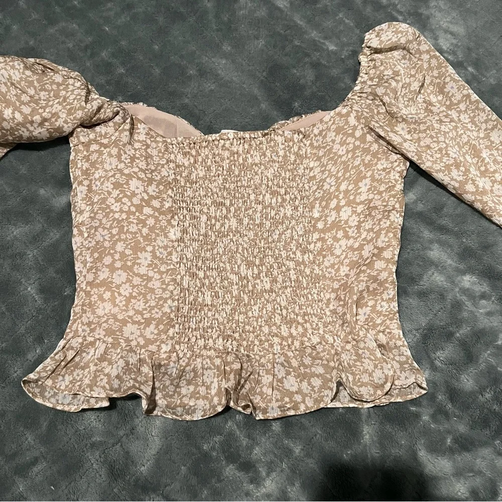 Astr Floral Blouse with Long Sleeves in‎ Tan